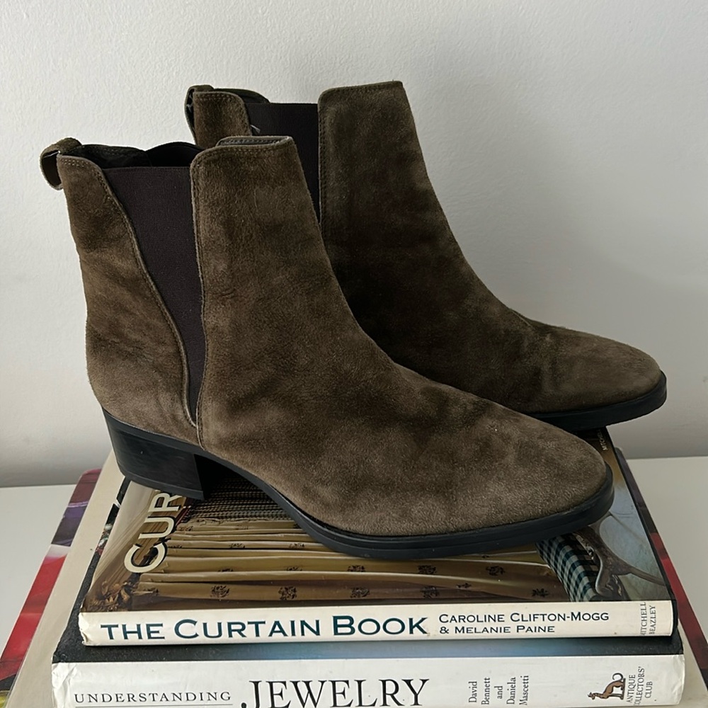 Gabriell Olive Suede Chelsea Boots 39